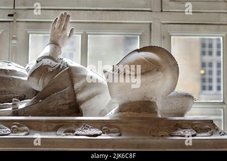 VERSAILLES / FRANCE - 16 juin 2019 : tombe du chevalier dans le château de Versailles, Château de Versailles, près de Paris, France Banque D'Images