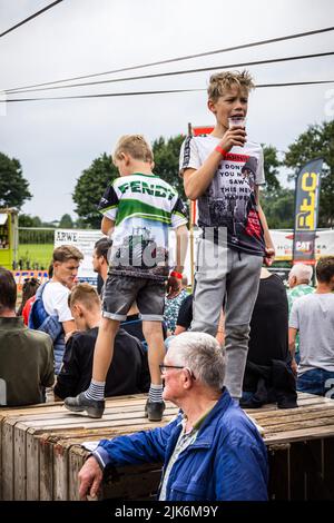 Nieuw-Wehl, pays-Bas. 31st juillet 2022. 2022-07-31 14:29:55 NEW WEHL - jeunes agriculteurs pendant le festival Trekkertrek. Les tracteurs équipés de chariots de remorquage se concurrencent sur une voie de dix sur 100 mètres. ANP ROB ENGELAAR pays-bas - belgique OUT crédit: ANP/Alay Live News Banque D'Images