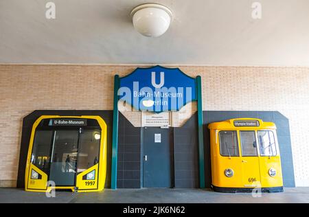 Berlin, Allemagne - 18 juillet 2019 : entrée du musée du métro de Berlin (musée du métro de Berlin) sur la station de métro Olympiastadion Banque D'Images