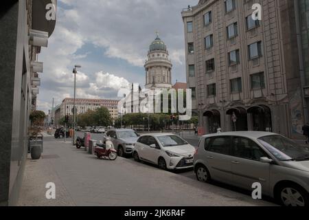 Berlin, Allemagne. 31st juillet 2022. Nouvelle église, Neue Kirche, située à Berlin sur le Gendarmenmarkt, sur 31 juillet 2022. Après avoir été lourdement endommagé lors du bombardement de Berlin pendant la Seconde Guerre mondiale, la reconstruction a été achevée en 1988. (Credit image: © Michael Kuenne/PRESSCOV via ZUMA Press Wire) Credit: ZUMA Press, Inc./Alamy Live News Banque D'Images