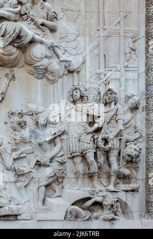 LONDRES, Royaume-Uni - NOVEMBRE 6 : sculpture allégorique sur le piédestal du Monument à Londres le 6 novembre 2012 Banque D'Images