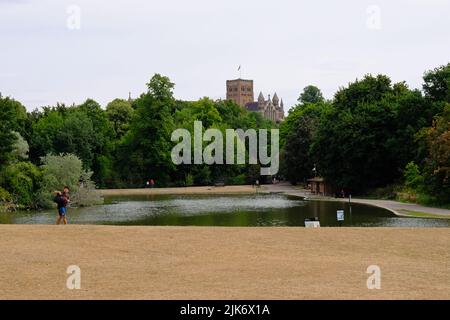 St Albans, Verulamium parc et lac et une vue lointaine sur la cathédrale, Hertfordshire Banque D'Images