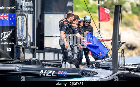 Plymouth, Royaume-Uni. 31st juillet 2022. La Nouvelle-Zélande célèbre leur victoire à Plymouth à la fin de la course finale sur 31 juillet Grande-Bretagne SailGP à Plymouth, Royaume-Uni, le 31 juillet 2022. Photo de Phil Hutchinson. Utilisation éditoriale uniquement, licence requise pour une utilisation commerciale. Aucune utilisation dans les Paris, les jeux ou les publications d'un seul club/ligue/joueur. Crédit: UK Sports pics Ltd/Alay Live News crédit: UK Sports pics Ltd/Alay Live News Banque D'Images