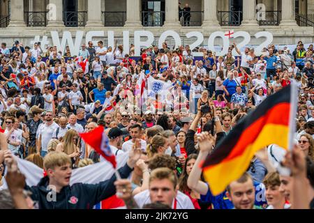 Londres, Royaume-Uni. 31st juillet 2022. Angleterre contre Allemagne UEFA finale de l'EURO 2022 féminin fanzone à Trafalgar Square. Organisé par le maire de Londres Sadiq Khan, et les organisateurs du tournoi. Il offrait un accès gratuit à 7 000 supporters. Crédit : Guy Bell/Alay Live News Banque D'Images