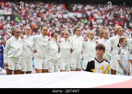 Londres, Royaume-Uni. 31st juillet 2022. 31st juillet 2022 ; Stade Wembley, Londres, Angleterre: Finale internationale européenne des femmes, Angleterre contre Allemagne: L'Angleterre à partir de onze lignes représentent les hymnes nationaux crédit: Action plus Sports Images/Alamy Live News crédit: Action plus Sports Images/Alamy Live News crédit: Action plus Sports Images/Alamy Live News Banque D'Images