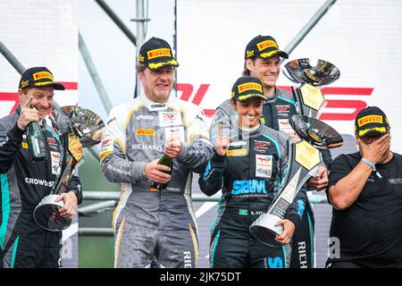 Spa, Belgique. 31st juillet 2022. 20 SPS performance automobile, Mercedes-AMG GT3 de George KURTZ, Valentin PIERBURG, Tim MÜLLER, Reema JUFFALI, podium pendant les TotalEnergies 24 heures de Spa 2022, 7th ronde du Fanatec GT World Challenge Europe 2022 Powered by AWS, de 27 juillet à 31, 2021 sur le circuit de Spa-Francorchamps, à Stavelot, Belgique - photo Florent Gooden / DPPI crédit: DPPI Media/Alay Live News Banque D'Images