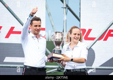 Spa, Belgique. 31st juillet 2022. Coupe du Roi remise au fabricant Mercedes AMG pendant les TotalEnergies 24 heures de Spa 2022, 7th tour du 2022 Fanatec GT World Challenge Europe Powered by AWS, de 27 juillet à 31, 2021 sur le circuit de Spa-Francorchamps, à Stavelot, Belgique - photo Florent Gooden / DPPI crédit: DPPI Media/Alay Live News Banque D'Images