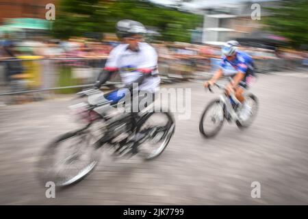 Illustration prise lors de la course cycliste 'Naturcritérium Putte', dimanche 31 juillet 2022 à Putte. Le concours fait partie des 'critérios' traditionnels, courses locales dans lesquelles se disputent principalement les cyclistes qui ont roulé sur le Tour de France. BELGA PHOTO LUC CLAESSEN Banque D'Images