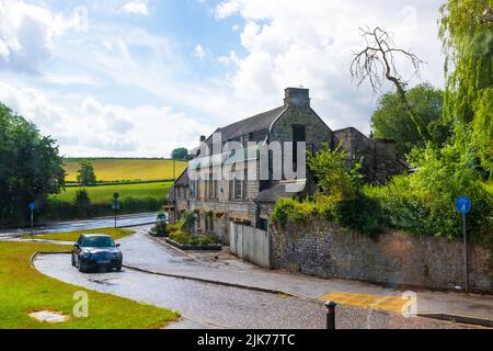 Old inn au jour des pluies, sur la route A39 dans l'autorité unitaire de Bath et du nord-est du Somerset, Somerset, Angleterre, août 2022 Banque D'Images