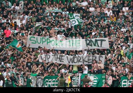 Les supporters celtiques lors du match cinch Premiership au Celtic Park, Glasgow. Date de la photo: Dimanche 31 juillet 2022. Banque D'Images