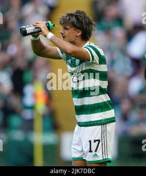 Le Celtic Joao Neves Filipe Jota pendant le match cinch Premiership au Celtic Park, Glasgow. Date de la photo: Dimanche 31 juillet 2022. Banque D'Images