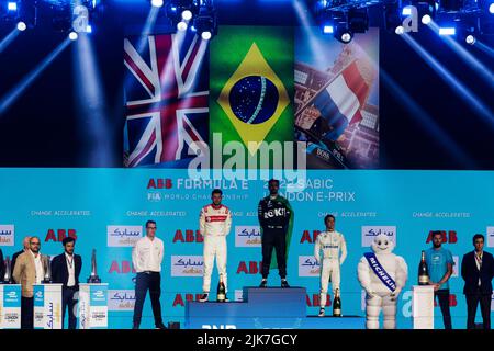 Londres, Royaume-Uni. 31st juillet 2022 ; circuit Excel E-Prix, Docklands, Londres, Angleterre ; Championnat du monde de Formule E d'ABB, course 2 : le vainqueur de la course Lucas di Grassi célèbre le crédit : Images de sports d'action plus/Alamy Live News Banque D'Images