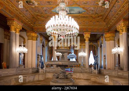 Intérieur du Palais Beylerbeyi. Vue sur le hall avec piscine. Banque D'Images