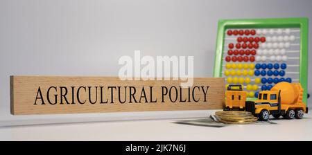 Phrase de politique agricole écrite sur une surface en bois. Économie et concept Banque D'Images
