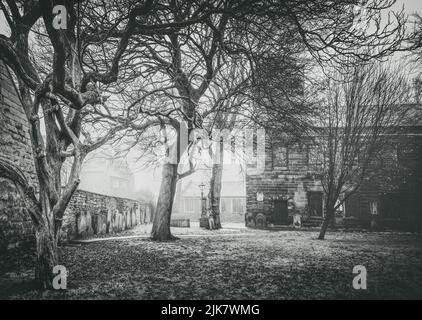 Église Saint-Cuthbert dans la ville de Carlisle photographiée un matin de mauvaise humeur. Banque D'Images