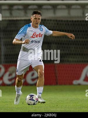 31st juillet 2022; Stade Pattin, Castel Di Sangro , Italie; football amical avant la mer, SSC Napoli contre RCD Mallorca: Piotr Zielinski de Naples Banque D'Images