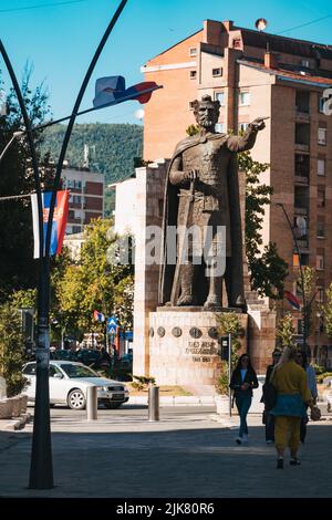 Une grande statue du prince Lazar de Serbie dans le nord de Kosovska Mitrovica, une enclave serbe dans la ville de Mitrovica, Kosovo Banque D'Images