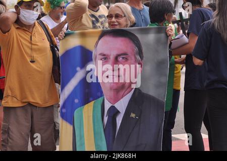 Rio de Janeiro, Rio de Janeiro, Brésil. 31st juillet 2022. (INT) les partisans protestent en faveur du président brésilien Jair Bolsonaro, à Rio de Janeiro. 31 juillet 2022, Rio de Janeiro, Brésil: Les partisans du président brésilien Jair Bolsonaro protestent en faveur de son gouvernement, pour des élections propres et la démocratie à la plage de Copacabana, Rio de Janeiro, le dimanche (31) (image de crédit: © Silvia Machado/TheNEWS2 via ZUMA Press Wire) Banque D'Images