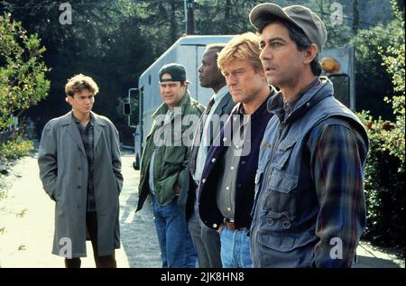 River Phoenix, Dan Aykroyd, Sidney Poitier, Robert Redford et David Strathairn film : Sneakers (1992) personnages : Carl Arbegast, mère, Donald Crease, Martin 'Marty' Bishop & Erwin 'Whistler' Emory Director : Phil Alden Robinson 09 septembre 1992 **AVERTISSEMENT** cette photographie est à usage éditorial exclusif et est le droit d'auteur d'UNIVERSAL et/ou du photographe assigné par la Société de film ou de production et ne peut être reproduite que par des publications dans le cadre de la promotion du film ci-dessus. Un crédit obligatoire pour UNIVERSEL est requis. Le photographe doit également être crédité lorsqu'il est connu. Pas de com Banque D'Images