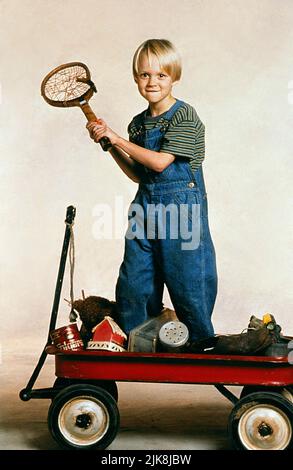 Mason Gamble film Dennis the menace (1993) personnages : Dennis Mitchell réalisateur : Nick Castle 25 juin 1993 **AVERTISSEMENT** cette photographie est réservée à un usage éditorial et est protégée par les droits d'auteur de WARNER BROS et/ou du photographe désigné par la société de production et ne peut être reproduite que par des publications en liaison avec la promotion du film ci-dessus. Un crédit obligatoire à WARNER BROS est requis. Le photographe doit également être crédité lorsqu'il est connu. Aucune utilisation commerciale ne peut être accordée sans autorisation écrite de The film Company. Banque D'Images