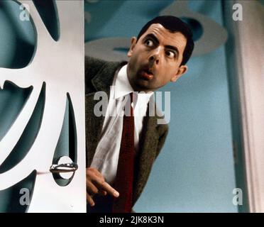 Rowan Atkinson film: MR Bean (1994) caractères: M. BEAN 01 mai 1993 **AVERTISSEMENT** cette photographie est à usage éditorial exclusif et est le droit d'auteur de TIGER ASPECT et/ou le photographe assigné par la Société de film ou de production et ne peut être reproduite que par des publications dans le cadre de la promotion du film ci-dessus. Un crédit obligatoire pour L'ASPECT TIGER est requis. Le photographe doit également être crédité lorsqu'il est connu. Aucune utilisation commerciale ne peut être accordée sans l'autorisation écrite de la Société du film. Banque D'Images