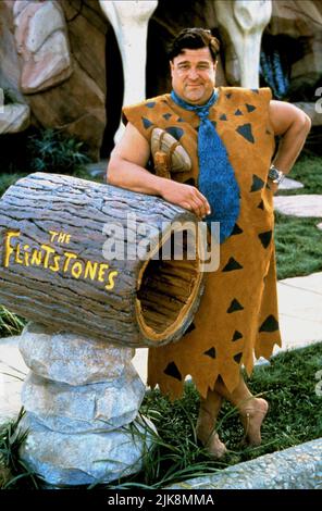 John Goodman film: The Flintstones (USA 1994) personnages: Fred Flintstone Directeur: Brian Levant 23 mai 1994 **AVERTISSEMENT** cette photographie est destinée à un usage éditorial exclusif et est le droit d'auteur de HANNA-BARBERAUNIVERSAL et/ou du photographe assigné par la Société du film ou de la production et ne peut être reproduite que par des publications dans le cadre de la promotion du film ci-dessus. Un crédit obligatoire à HANNA-BARBERAUNIVERSAL est requis. Le photographe doit également être crédité lorsqu'il est connu. Aucune utilisation commerciale ne peut être accordée sans l'autorisation écrite de la Société du film. Banque D'Images