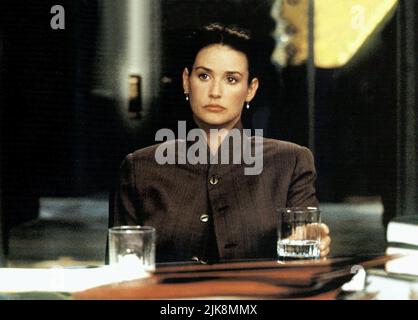 Demi Moore film: Disclosure (USA 1994) personnages: Meredith Johnson Directeur: Barry Levinson 28 novembre 1994 **AVERTISSEMENT** cette photographie est à usage éditorial exclusif et est le copyright de WARNER BROS. Et/ou le photographe assigné par la Société de film ou de production et ne peut être reproduite que par des publications dans le cadre de la promotion du film ci-dessus. Un crédit obligatoire pour WARNER BROS est requis. Le photographe doit également être crédité lorsqu'il est connu. Aucune utilisation commerciale ne peut être accordée sans l'autorisation écrite de la Société du film. Banque D'Images