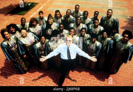 Steve Martin & Angels of Mercy film: LEAP of Faith (1992) personnages: Jonas Nightengale & Director: Richard Pearce 17 décembre 1992 **AVERTISSEMENT** cette photographie est destinée à un usage éditorial exclusif et est le droit d'auteur de PARAMOUNT et/ou du photographe assigné par la Société de film ou de production et ne peut être reproduite que par des publications en conjonction avec la promotion du film ci-dessus. Un crédit obligatoire pour PARAMOUNT est requis. Le photographe doit également être crédité lorsqu'il est connu. Aucune utilisation commerciale ne peut être accordée sans l'autorisation écrite de la Société du film. Banque D'Images