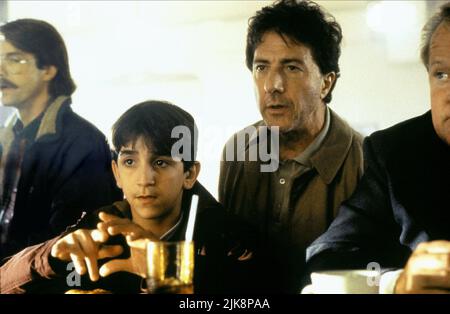 Dustin Hoffman film Accidental Hero (USA 1992) personnages : Bernard 'Bernie' Laplante réalisateur : Stephen Frears 02 octobre 1992 **AVERTISSEMENT** cette photographie est à usage éditorial seulement et est la propriété de COLUMBIA et/ou du photographe désigné par The film or production Company et ne peut être reproduite que par des publications dans le cadre de la promotion du film ci-dessus. Un crédit obligatoire à COLUMBIA est requis. Le photographe doit également être crédité lorsqu'il est connu. Aucune utilisation commerciale ne peut être accordée sans autorisation écrite de The film Company. Banque D'Images