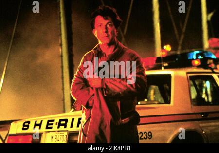 Dustin Hoffman film Accidental Hero (USA 1992) personnages : Bernard 'Bernie' Laplante réalisateur : Stephen Frears 02 octobre 1992 **AVERTISSEMENT** cette photographie est à usage éditorial seulement et est la propriété de COLUMBIA et/ou du photographe désigné par The film or production Company et ne peut être reproduite que par des publications dans le cadre de la promotion du film ci-dessus. Un crédit obligatoire à COLUMBIA est requis. Le photographe doit également être crédité lorsqu'il est connu. Aucune utilisation commerciale ne peut être accordée sans autorisation écrite de The film Company. Banque D'Images