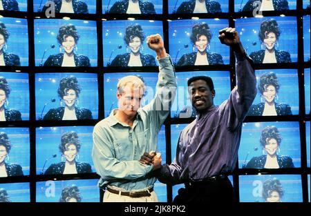 Woody Harrelson, Wesley Snipes film: White Men can't Jump (1992) personnages: Billy Hoyle,Sidney Deane Directeur: Ron Shelton 27 mars 1992 **AVERTISSEMENT** cette photographie est à usage éditorial exclusif et est le droit d'auteur de 20 CENTURY FOX et/ou le photographe assigné par la Société de film ou de production et ne peut être reproduite que par des publications en conjonction avec la promotion du film ci-dessus. Un crédit obligatoire à 20 CENTURY FOX est requis. Le photographe doit également être crédité lorsqu'il est connu. Aucune utilisation commerciale ne peut être accordée sans l'autorisation écrite de la Société du film. Banque D'Images