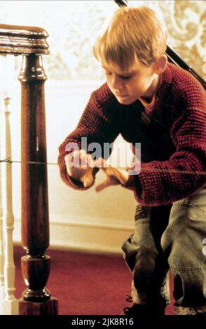 Macaulay Culkin film Home Alone (USA 1990) personnages : Kevin McCallister réalisateur : Chris Columbus 10 novembre 1990 **AVERTISSEMENT** cette photographie est réservée à un usage éditorial et est protégée par les droits d'auteur de 20TH CENTURY FOX et/ou du photographe désigné par The film or production Company et ne peut être reproduite que par des publications dans le cadre de la promotion du film ci-dessus. Un crédit obligatoire pour 20TH CENTURY FOX est requis. Le photographe doit également être crédité lorsqu'il est connu. Aucune utilisation commerciale ne peut être accordée sans autorisation écrite de The film Company. Banque D'Images