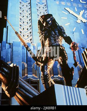 Alien Predator film: Predator 2 (USA 1990) / lieu: Eastern Columbia Building, Los Angeles Directeur: Stephen Hopkins 19 novembre 1990 **AVERTISSEMENT** cette photographie est à usage éditorial seulement et est le droit d'auteur de 20th CENTURY FOX / RICHARD CONTREMAÎTRE Jr. Et/ou le photographe assigné par la Société de film ou de production et ne peut être reproduit que par des publications dans le cadre de la promotion de ce qui précède Film. Un crédit obligatoire à 20th CENTURY FOX / RICHARD CONTREMAÎTRE Jr. Est requis. Aucune utilisation commerciale ne peut être accordée sans l'autorisation écrite de la Société du film. Banque D'Images