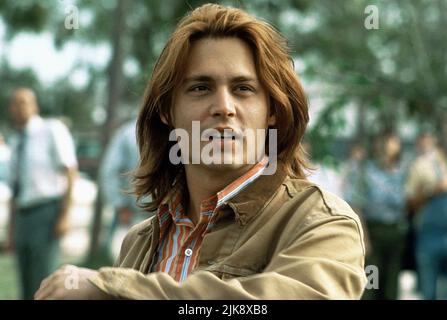 Johnny Depp film: Quoi manger Gilbert Grape (USA 1993) personnages: Gilbert Grape Directeur: Lasse Hallström 01 octobre 1993 **AVERTISSEMENT** cette photographie est à usage éditorial exclusif et est le copyright de PARAMOUNT et/ou du photographe assigné par la Société de film ou de production et ne peut être reproduite que par des publications en conjonction avec la promotion du film ci-dessus. Un crédit obligatoire pour PARAMOUNT est requis. Le photographe doit également être crédité lorsqu'il est connu. Aucune utilisation commerciale ne peut être accordée sans l'autorisation écrite de la Société du film. Banque D'Images