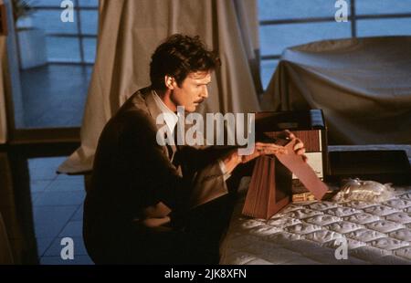 Patrick Bergin film: Dormir avec l'ennemi (1990) personnages: Martin Burney Directeur: Joseph Ruben 08 février 1991 **AVERTISSEMENT** cette photographie est à usage éditorial exclusif et est le droit d'auteur de 20 CENTURY FOX et/ou le photographe assigné par la Société du film ou de la production et ne peut être reproduite que par des publications dans le cadre de la promotion du film ci-dessus. Un crédit obligatoire à 20 CENTURY FOX est requis. Le photographe doit également être crédité lorsqu'il est connu. Aucune utilisation commerciale ne peut être accordée sans l'autorisation écrite de la Société du film. Banque D'Images