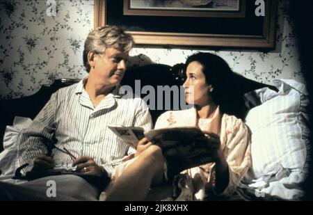 Bruce Davison & Andie MacDowell film: Short Cuts (USA/FR 1995) personnages: Howard Finnigan & Ann Finnigan Directeur: Robert Altman 05 septembre 1993 **AVERTISSEMENT** cette photographie est à usage éditorial exclusif et est le droit d'auteur des ARTISTES UNIS et/ou du photographe assigné par la Société de film ou de production et ne peut être reproduite que par des publications dans le cadre de la promotion du film ci-dessus. Un crédit obligatoire pour LES ARTISTES UNIS est requis. Le photographe doit également être crédité lorsqu'il est connu. Aucune utilisation commerciale ne peut être accordée sans l'autorisation écrite de la Société du film. Banque D'Images