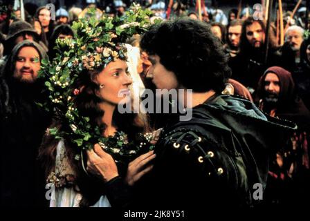 UMA Thurman & Patrick Bergin film: Robin Hood (USA/CAN/UK/DE 1991) personnages: Maid Marian & Sir Robert Hode / <a href= Directeur: John Irvin 13 mai 1991 **AVERTISSEMENT** cette photographie est à usage éditorial exclusif et est le droit d'auteur de 20th CENTURY FOX et/ou le photographe assigné par la Société de film ou de production et ne peut être reproduite que par des publications dans le cadre de la promotion du film ci-dessus. Un crédit obligatoire à 20th CENTURY FOX est requis. Le photographe doit également être crédité lorsqu'il est connu. Aucune utilisation commerciale ne peut être accordée sans l'autorisation écrite de la Société du film. Banque D'Images