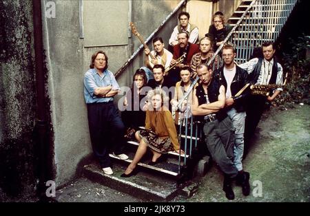 Alan Parker, Glen Hansard, Bronagh Gallagher, Angeline ball, Maria Doyle Kennedy & Andrew Strong film: The Commitments (IRL/UK/USA 1991) personnages: Eejit Record Producer,Outspan Foster, Guitar,Bernie McGloughlin, Backup Singer,Imelda Quirke, Backup Singer,Natalie Murphy, Backup Singer (AS Maria Doyle) et Deco Book (basé sur le Dilmundy), Rodverffe, sur le directeur de Rodelda Quirke, Rodelda Quirke, D Alan Parker 14 août 1991 **AVERTISSEMENT** cette photographie est destinée à un usage éditorial seulement et est le droit d'auteur de 20th CENTURY FOX et/ou le photographe assigné par la Société de film ou de production et ne peut être que la reproduction Banque D'Images