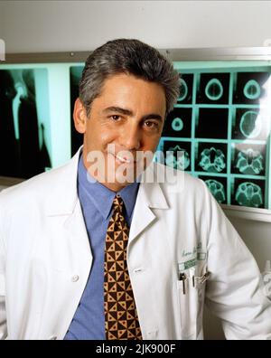 Adam Arkin Television: Chicago Hope (1994) personnages: Dr Aaron Shutt 18 septembre 1994 **AVERTISSEMENT** cette photographie est à usage éditorial exclusif et est le droit d'auteur de 20 CENTURY FOX TV et/ou le photographe assigné par la Société de film ou de production et ne peut être reproduite que par des publications dans le cadre de la promotion du film ci-dessus. Un crédit obligatoire pour 20 CENTURY FOX TV est requis. Le photographe doit également être crédité lorsqu'il est connu. Aucune utilisation commerciale ne peut être accordée sans l'autorisation écrite de la Société du film. Banque D'Images