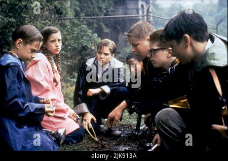 Adam Faraizl, Emily Perkins, Jonathan Brandis, Marlon Taylor, Brandon Crane & Seth Green film: Stephen King'S IT (TV-film) USA/CAN 1990, / Literaturverfilmung (basé sur le livre de Stephen King) Directeur: Tommy Lee Wallace 18 novembre 1990 **AVERTISSEMENT** cette photographie est à usage éditorial exclusif et est le droit d'auteur de LORIMAR TELEVISION et/ou le photographe assigné par la Société de film ou de production et ne peut être reproduite que par des publications dans le cadre de la promotion du film ci-dessus. Un crédit obligatoire pour LORIMAR TELEVISION est requis. Le photographe doit également être crédité de W Banque D'Images