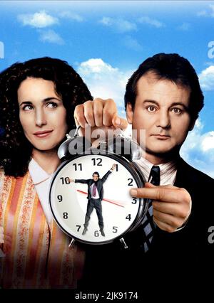 Andie MacDowell & Bill Murray film: Groundhog Day (1993) personnages: Rita, Phil Connors Directeur: Harold Ramis 12 février 1993 **AVERTISSEMENT** cette photographie est destinée à un usage éditorial seulement et est le droit d'auteur de COLUMBIA et/ou le photographe assigné par la Société de film ou de production et ne peut être reproduite que par des publications dans le cadre de la promotion du film ci-dessus. Un crédit obligatoire pour LA COLOMBIE est requis. Le photographe doit également être crédité lorsqu'il est connu. Aucune utilisation commerciale ne peut être accordée sans l'autorisation écrite de la Société du film. Banque D'Images