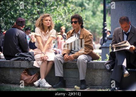 Michelle Pfeiffer & Al Pacino film: Frankie et Johnny (1991) personnages: Frankie, Johnny Directeur: Garry Marshall 11 octobre 1991 **AVERTISSEMENT** cette photographie est destinée à un usage éditorial exclusif et est le droit d'auteur de PARAMOUNT et/ou le photographe assigné par la Société de film ou de production et ne peut être reproduite que par des publications en conjonction avec la promotion du film ci-dessus. Un crédit obligatoire pour PARAMOUNT est requis. Le photographe doit également être crédité lorsqu'il est connu. Aucune utilisation commerciale ne peut être accordée sans l'autorisation écrite de la Société du film. Banque D'Images