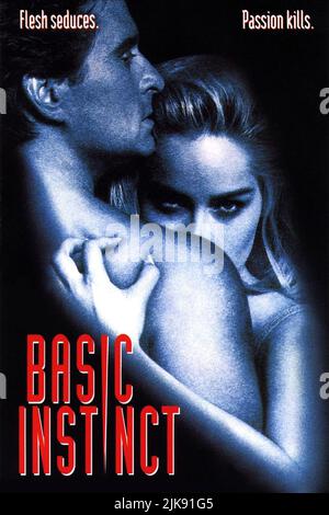 Michael Douglas & Sharon Stone Poster film: Basic instinct (USA/FR 1992) Directeur : Paul Verhoeven 20 mars 1992 **AVERTISSEMENT** cette photographie est destinée à un usage éditorial exclusif et est protégée par les droits d'auteur des IMAGES de CAROLCO et/ou du photographe attribué par la Société de film ou de production et ne peut être reproduite que par des publications dans le cadre de la promotion du film ci-dessus. Un crédit obligatoire pour LES PHOTOS de CAROLCO est requis. Le photographe doit également être crédité lorsqu'il est connu. Aucune utilisation commerciale ne peut être accordée sans l'autorisation écrite de la Société du film. Banque D'Images