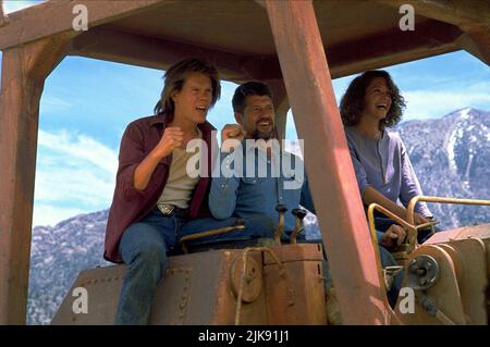 Kevin Bacon, Fred Ward & Finn carter film: Tremors (USA 1990) personnages: Valentine McKee, Earl Bassett, Rhonda LeBeck / Titel Auch: 'Im Land Der Raketen-Würmer' Directeur: Ron Underwood 19 janvier 1990 **AVERTISSEMENT** cette photographie est destinée à un usage éditorial seulement et est le droit d'auteur des IMAGES UNIVERSELLES et/ou du photographe assigné par la Société du film ou de la production et ne peut être reproduite que par des publications dans le cadre de la promotion du film ci-dessus. Un crédit obligatoire pour LES PHOTOS UNIVERSELLES est requis. Le photographe doit également être crédité lorsqu'il est connu. Aucune utilisation commerciale ne peut être GRA Banque D'Images