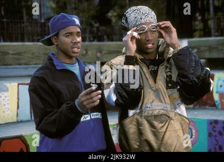 Duane Martin & Marlon Wayans film: Above the Rim (USA 1994) personnages: Kyle Lee Watson, Bugaloo Director: Jeff Pollack 23 mars 1994 **AVERTISSEMENT** cette photographie est à usage éditorial exclusif et est le droit d'auteur d'UN NOUVEAU CINÉMA DE LIGNE et/ou du photographe assigné par la Société de film ou de production et ne peut être reproduite que par des publications dans le cadre de la promotion du film ci-dessus. Un crédit obligatoire pour UNE NOUVELLE LIGNE DE CINÉMA est requis. Le photographe doit également être crédité lorsqu'il est connu. Aucune utilisation commerciale ne peut être accordée sans l'autorisation écrite de la Société du film. Banque D'Images