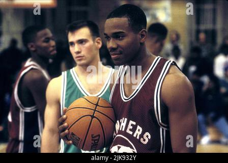 Duane Martin film: Above the Rim (USA 1994) personnages: Kyle Lee Watson Directeur: Jeff Pollack 23 mars 1994 **AVERTISSEMENT** cette photographie est à usage éditorial exclusif et est le droit d'auteur d'UN NOUVEAU CINÉMA DE LIGNE et/ou du photographe assigné par la Société de film ou de production et ne peut être reproduite que par des publications dans le cadre de la promotion du film ci-dessus. Un crédit obligatoire pour UNE NOUVELLE LIGNE DE CINÉMA est requis. Le photographe doit également être crédité lorsqu'il est connu. Aucune utilisation commerciale ne peut être accordée sans l'autorisation écrite de la Société du film. Banque D'Images