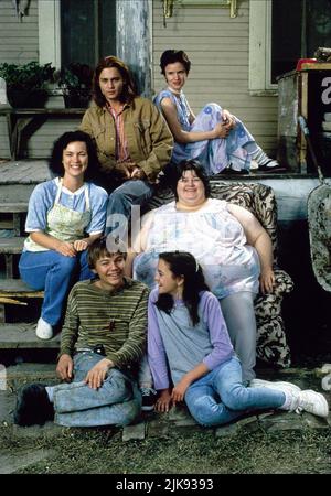 Leonardo DiCaprio, Mary Kate Schellhardt, Darlene Cates, Laura Harrington, Johnny Depp & Juliette Lewis film: Quoi manger Gilbert Grape (USA 1993) personnages: Arnie Grape, Ellen Grape, Bonnie Grape, Amy Grape, Gilbert Grape, Becky Director: Lasse Hallström 01 octobre 1993 **AVERTISSEMENT** cette photographie est destinée à un usage éditorial exclusif et est le copyright de PARAMOUNT et/ou du photographe assigné par la Société de film ou de production et ne peut être reproduite que par des publications en conjonction avec la promotion du film ci-dessus. Un crédit obligatoire pour PARAMOUNT est requis. Le photographe devrait al Banque D'Images