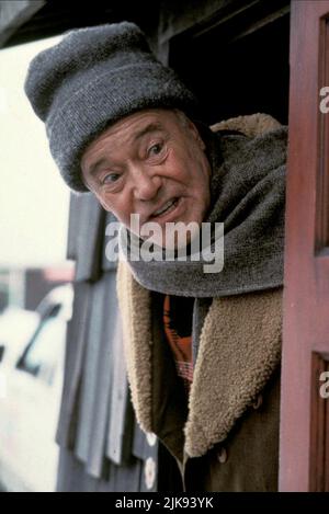 Jack Lemmon film: Grumpy Old Men (USA 1993) personnages: John Gustafson Directeur: Donald Petrie 25 décembre 1993 **AVERTISSEMENT** cette photographie est à usage éditorial exclusif et est le copyright de WARNER BROS. Et/ou le photographe assigné par la Société du film ou de la production et ne peut être reproduite que par des publications dans le cadre de la promotion du film ci-dessus. Un crédit obligatoire pour WARNER BROS est requis. Le photographe doit également être crédité lorsqu'il est connu. Aucune utilisation commerciale ne peut être accordée sans l'autorisation écrite de la Société du film. Banque D'Images