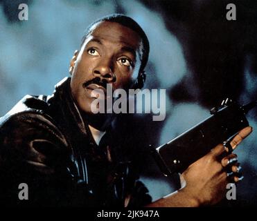 Eddie Murphy film: Beverly Hills COP III (1992) personnages: Det. Axel Foley Directeur: John Landis 25 mai 1994 **AVERTISSEMENT** cette photographie est à usage éditorial exclusif et est le droit d'auteur de PARAMOUNT et/ou le photographe assigné par la Société de film ou de production et ne peut être reproduite que par des publications dans le cadre de la promotion du film ci-dessus. Un crédit obligatoire pour PARAMOUNT est requis. Le photographe doit également être crédité lorsqu'il est connu. Aucune utilisation commerciale ne peut être accordée sans l'autorisation écrite de la Société du film. Banque D'Images