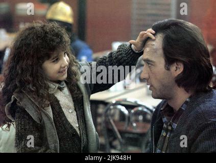 James Belushi & Alisan porter film : Curly Sue (1991) personnages : Bill Dancer & Cully Sue Directeur : John Hughes 26 octobre 1991 **AVERTISSEMENT** cette photographie est destinée à un usage éditorial exclusif et est le copyright de WARNER BROS et/ou le photographe assigné par la Société de film ou de production et ne peut être reproduite que par des publications dans le cadre de la promotion du film ci-dessus. Un crédit obligatoire pour WARNER BROS est requis. Le photographe doit également être crédité lorsqu'il est connu. Aucune utilisation commerciale ne peut être accordée sans l'autorisation écrite de la Société du film. Banque D'Images